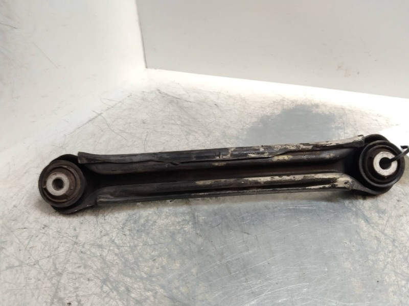 Recambio de brazo suspension inferior trasero derecho para mercedes clase c (w201) berlina 1.8 e 190 (201.018) referencia OEM IA