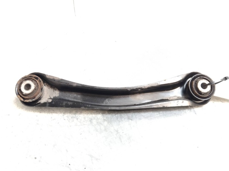 Recambio de brazo suspension inferior trasero izquierdo para mercedes clase c (w201) berlina 1.8 e 190 (201.018) referencia OEM 