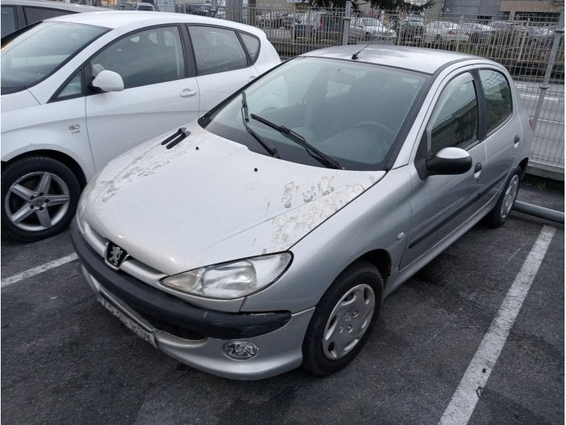 peugeot 206 berlina del año 2002