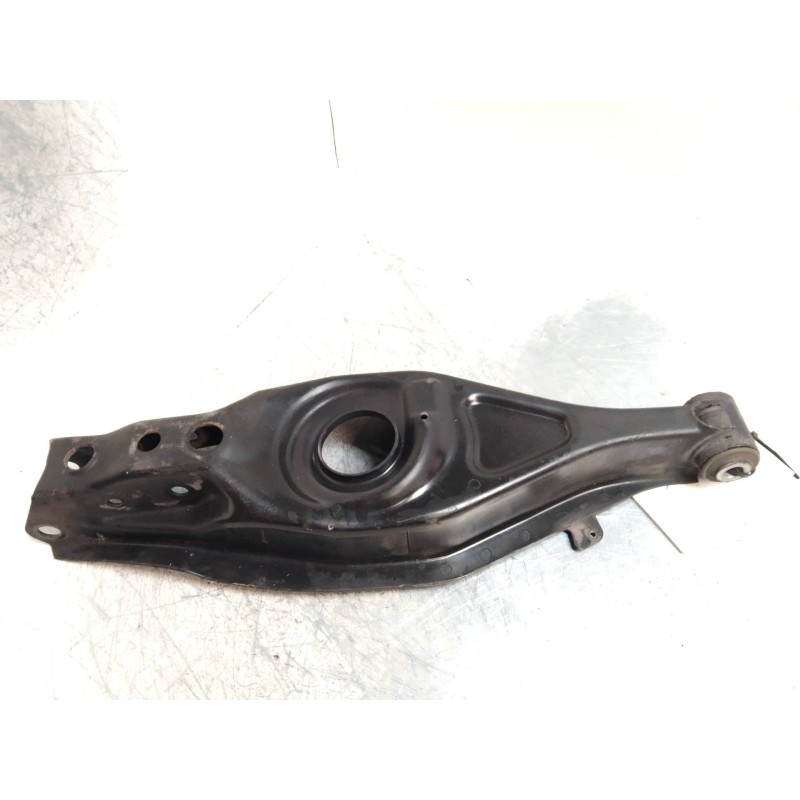Recambio de brazo suspension inferior trasero izquierdo para mercedes clase c (w201) berlina 1.8 e 190 (201.018) referencia OEM 