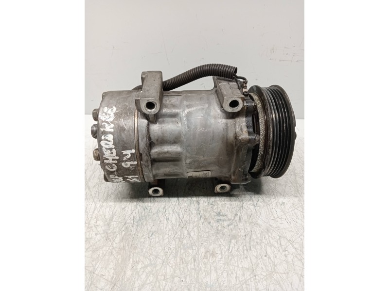 Recambio de compresor aire acondicionado para jeep cherokee (xj) 2.5 jamboree referencia OEM IAM 55036697  