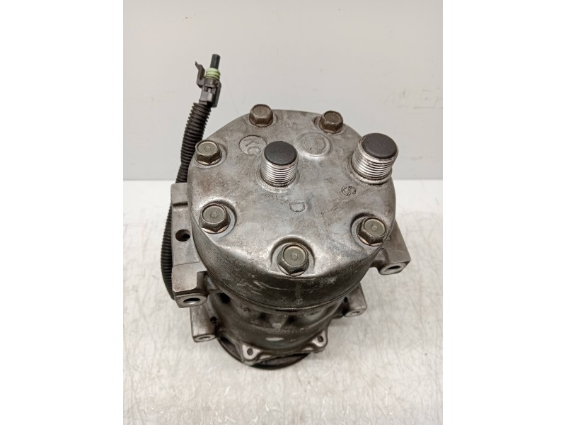 Recambio de compresor aire acondicionado para jeep cherokee (xj) 2.5 jamboree referencia OEM IAM 55036697  
