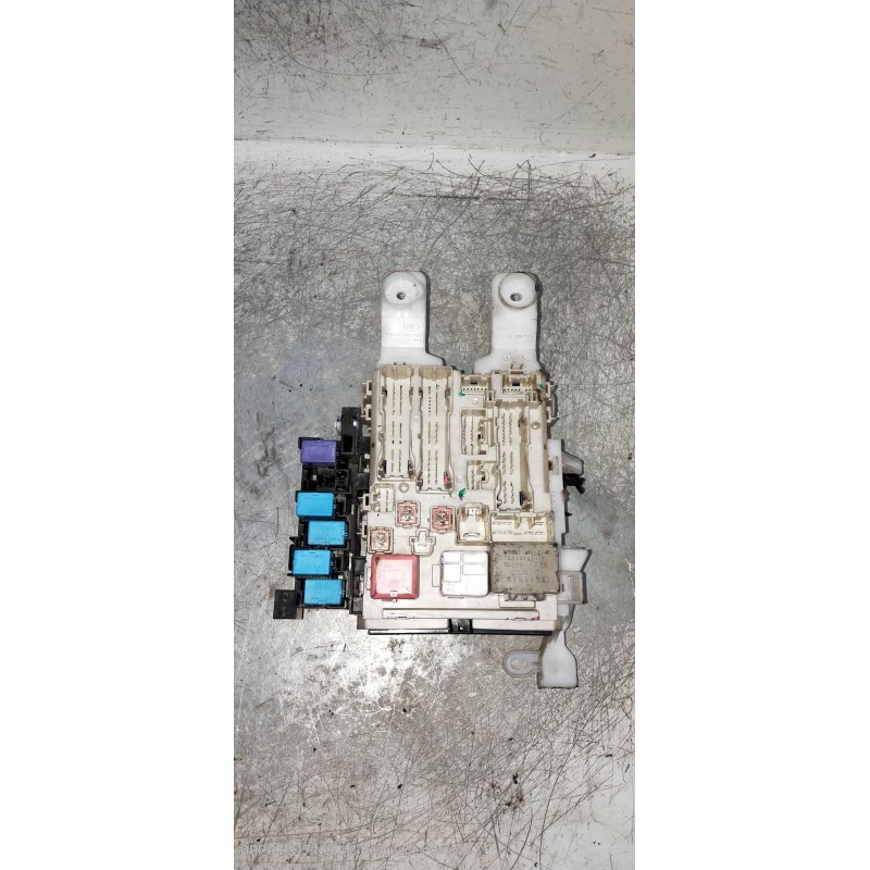 Recambio de caja reles / fusibles para toyota rav 4 (a3) 2.2 d-4d cat referencia OEM IAM 8273042360  