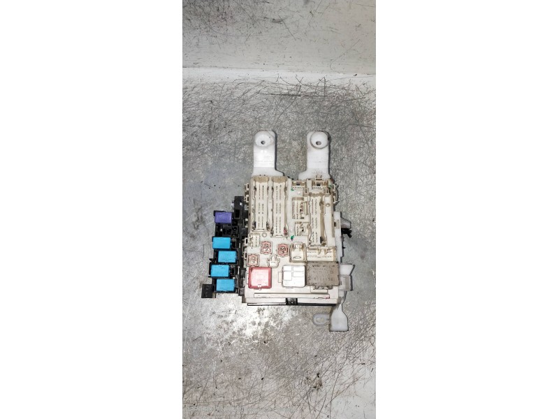 Recambio de caja reles / fusibles para toyota rav 4 (a3) 2.2 d-4d cat referencia OEM IAM 8273042360  