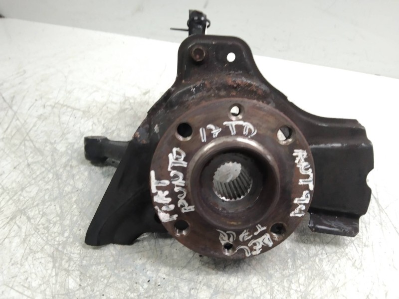 Recambio de mangueta delantera izquierda para fiat punto berl. (176) 1.7 turbodiesel referencia OEM IAM   