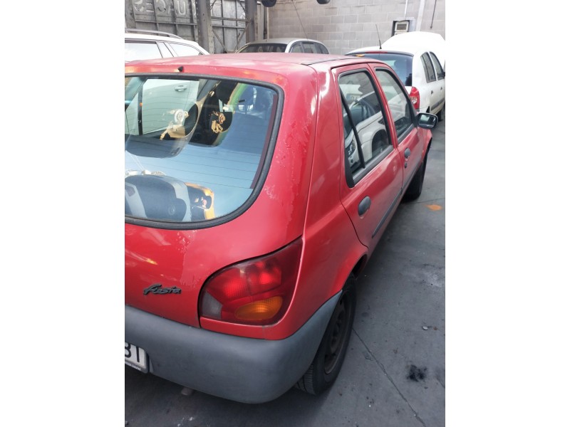 ford fiesta berlina del año 1996