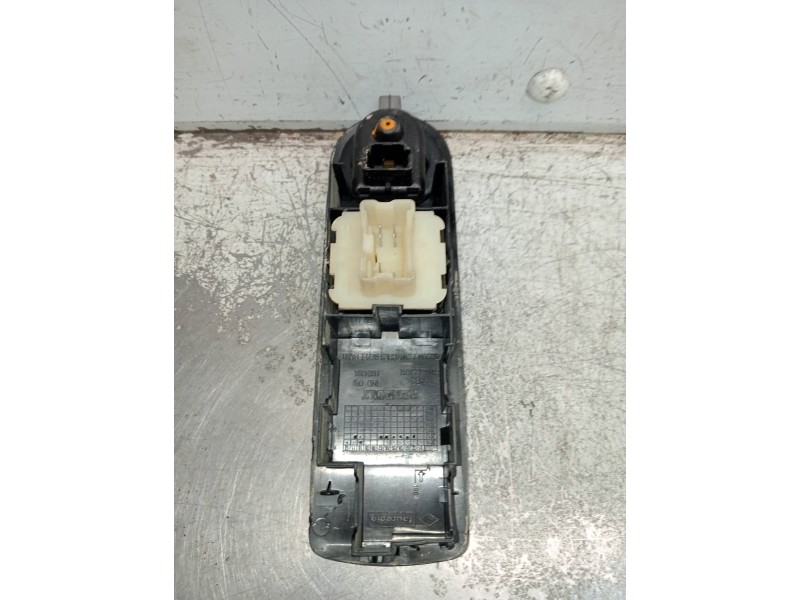 Recambio de mando elevalunas delantero izquierdo para renault clio iv societé referencia OEM IAM 809612367R 4P 