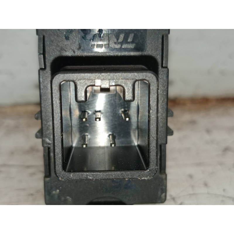 Recambio de mando elevalunas delantero derecho para toyota corolla (e12) 2.0 d-4d linea luna berlina referencia OEM IAM 84810020