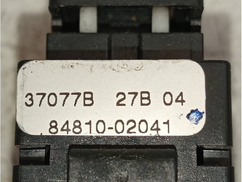 Recambio de mando elevalunas delantero derecho para toyota corolla (e12) 2.0 d-4d linea luna berlina referencia OEM IAM 84810020