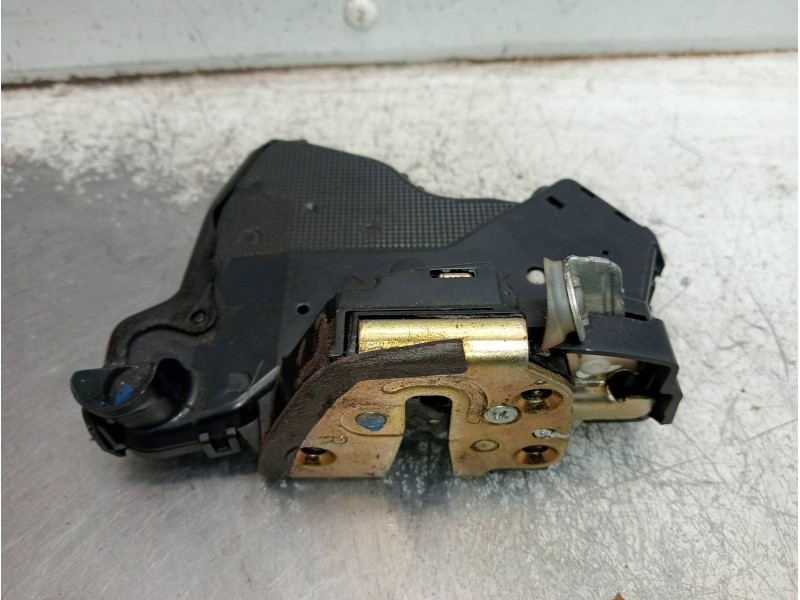 Recambio de motor cierre centralizado delantero derecho para toyota corolla (e12) 2.0 d-4d linea luna berlina referencia OEM IAM