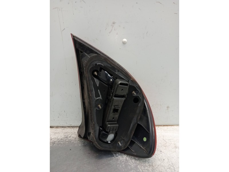 Recambio de piloto trasero derecho para mercedes clase c (w203) sportcoupe c 180 compressor (203.746) referencia OEM IAM 1516310