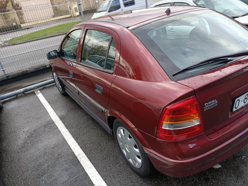 opel astra g berlina del año 1998