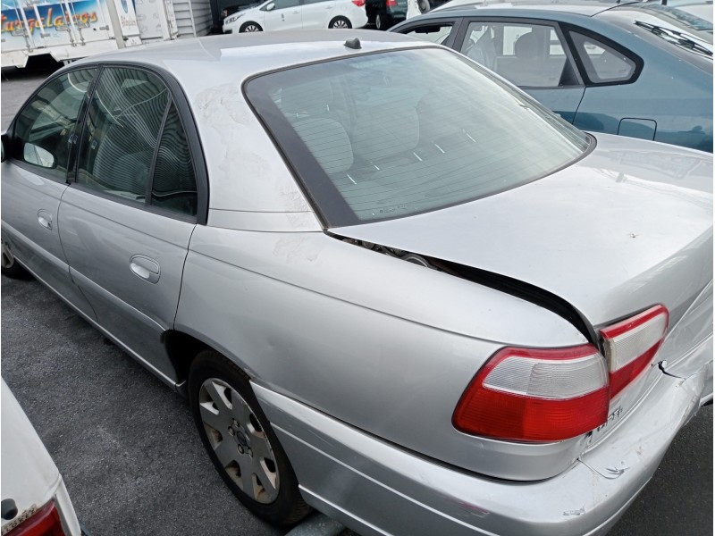 opel omega b del año 2000