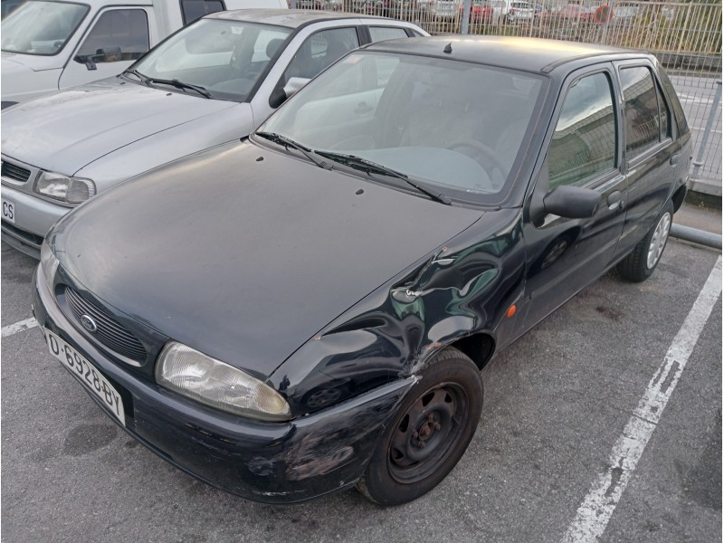 ford fiesta berlina del año 1998