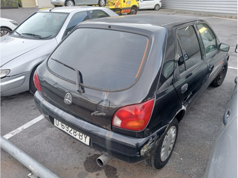 ford fiesta berlina del año 1998