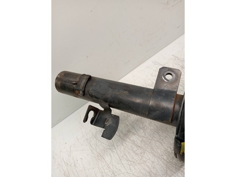 Recambio de amortiguador delantero derecho para ford focus berlina (cap) trend referencia OEM IAM 824903008260 111500313283 