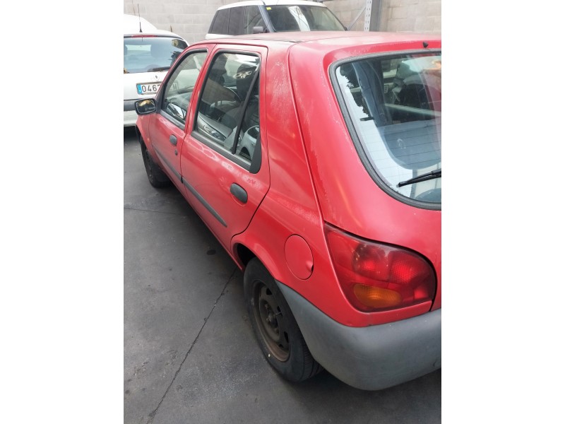 ford fiesta berlina del año 1996