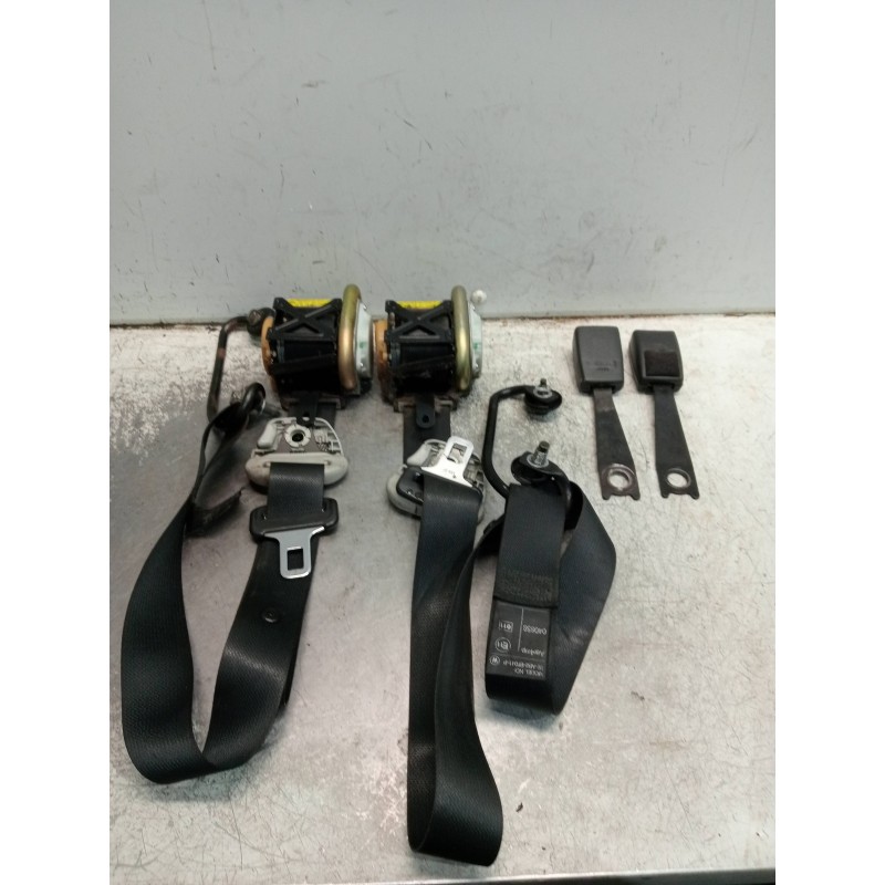 Recambio de juego cinturones delantero para toyota corolla (e12) 2.0 d-4d linea luna berlina referencia OEM IAM   