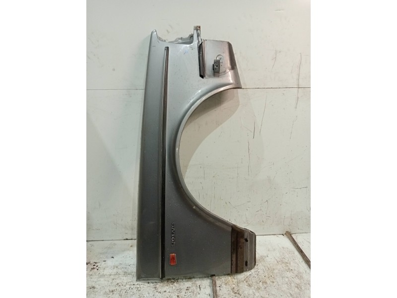 Recambio de aleta delantera derecha para volvo serie 240 berlina 240 gl referencia OEM IAM   