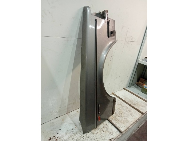 Recambio de aleta delantera derecha para volvo serie 240 berlina 240 gl referencia OEM IAM   