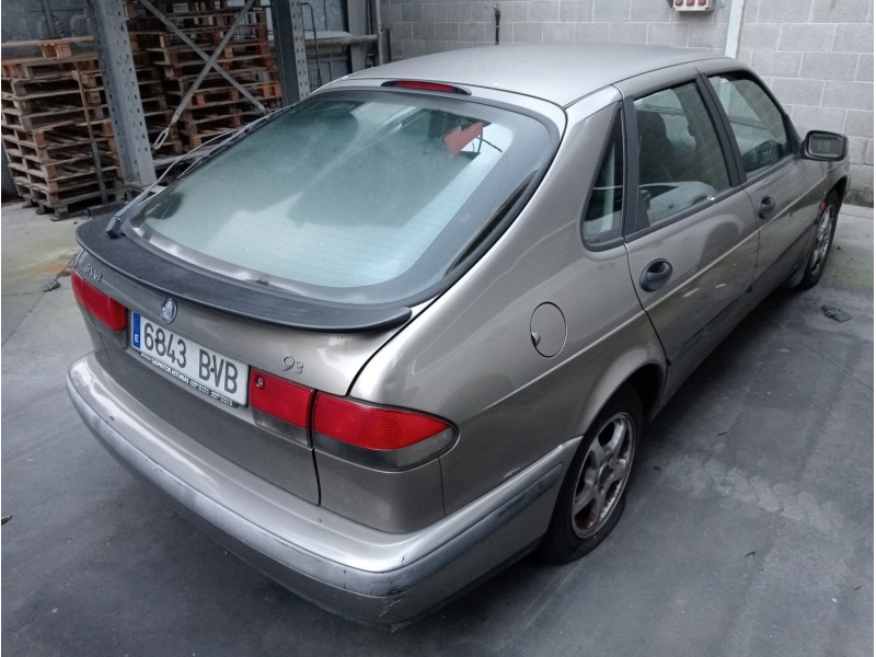 saab 9-3 berlina del año 2002