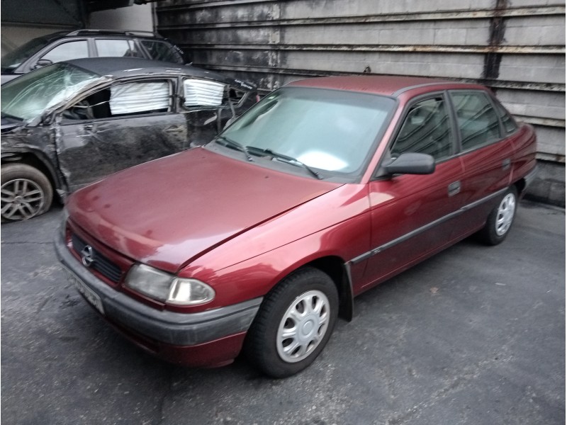 opel astra f berlina del año 1996