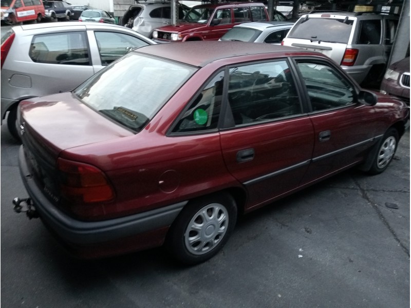 opel astra f berlina del año 1996