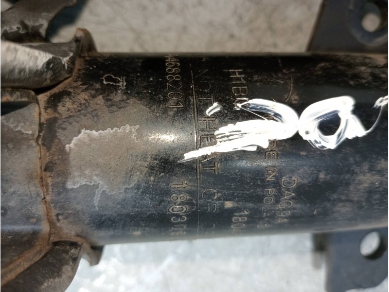 Recambio de amortiguador delantero derecho para ford fiesta (ce1) trend referencia OEM IAM A4688201  