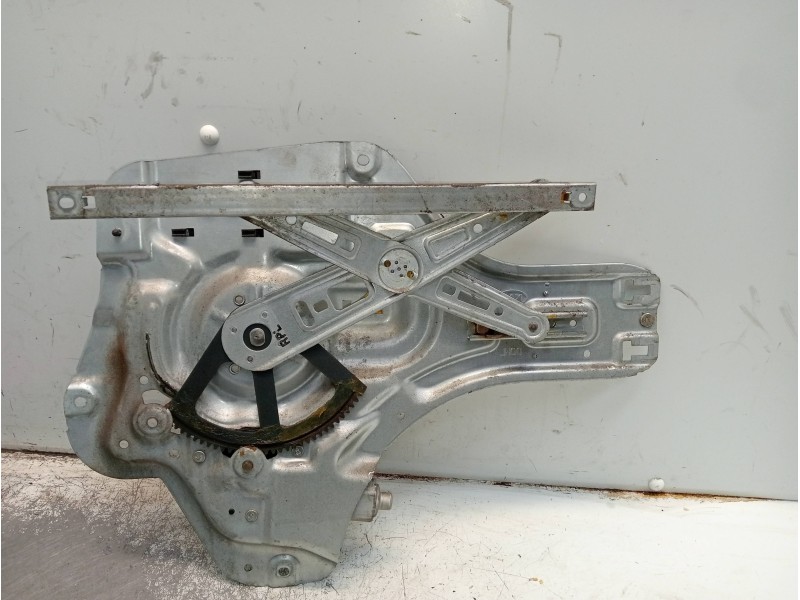 Recambio de elevalunas trasero izquierdo para kia cerato 2.0 ex crdi berlina (4-ptas.) referencia OEM IAM 834702F020 4J22A0192 