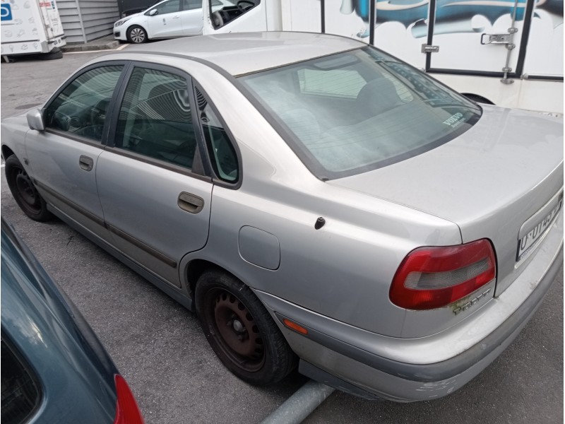 volvo s40 berlina del año 1998
