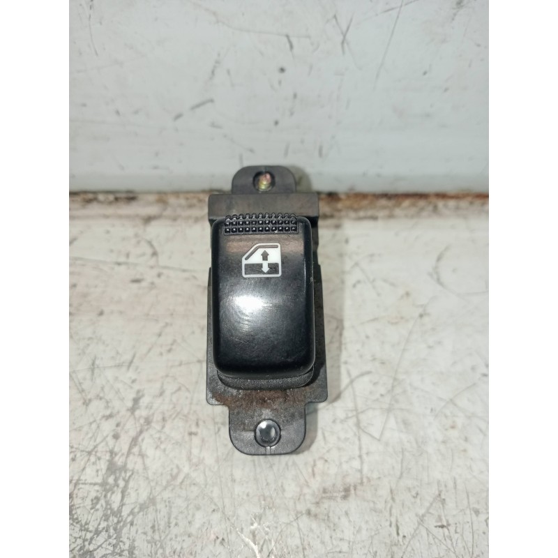 Recambio de mando elevalunas delantero derecho para kia cerato 2.0 ex crdi berlina (4-ptas.) referencia OEM IAM   