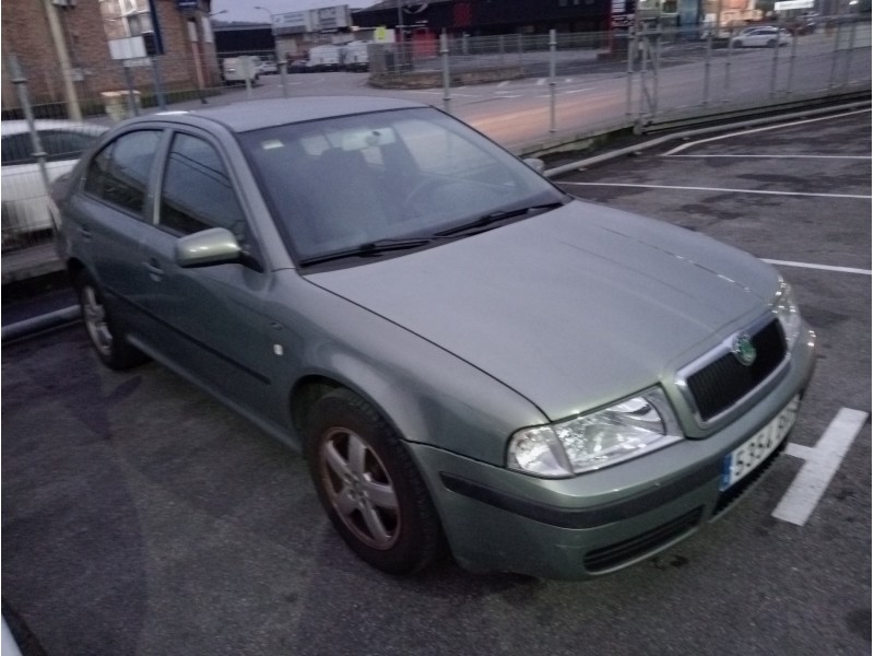 skoda octavia berlina (1u2) del año 2001