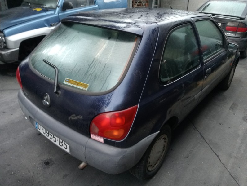 ford fiesta berlina del año 1995