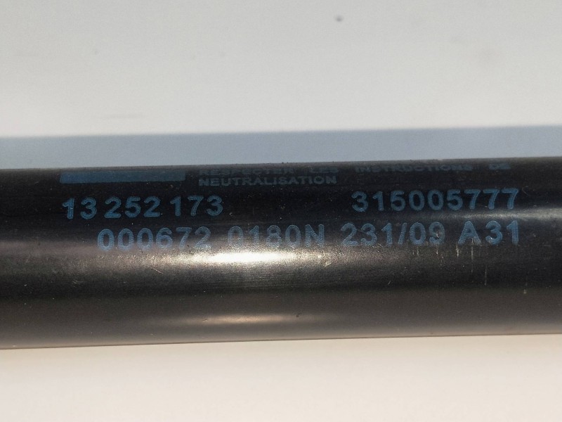 Recambio de amortiguadores capo para opel insignia berlina 2.0 16v cdti referencia OEM IAM 13252173  