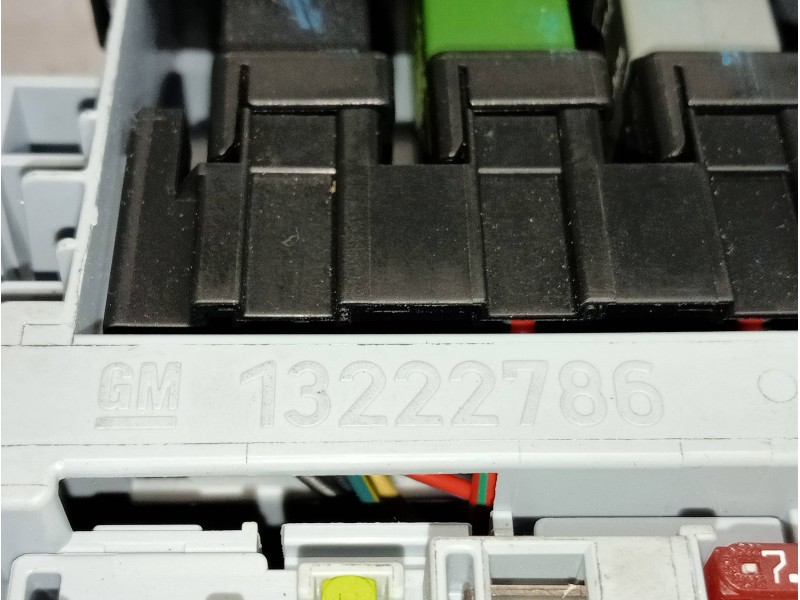 Recambio de caja reles / fusibles para chevrolet cruze ls+ referencia OEM IAM 13222786  