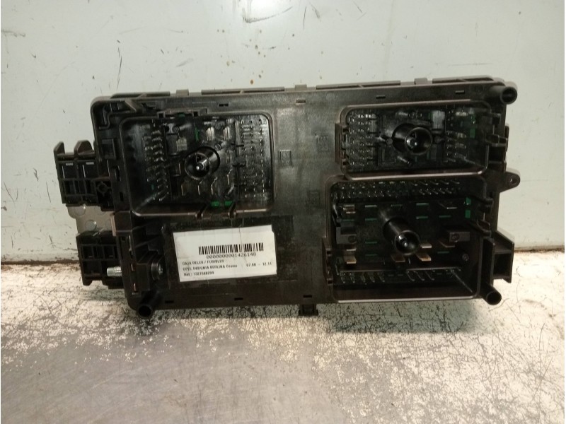 Recambio de caja reles / fusibles para opel insignia berlina cosmo referencia OEM IAM 1327588204  