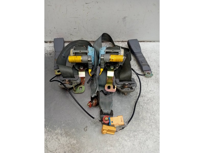 Recambio de juego cinturones delantero para hyundai elantra (xd) 1.6 comfort (5-ptas.) referencia OEM IAM   