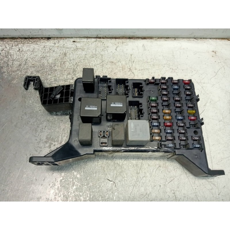 Recambio de caja reles / fusibles para ford mondeo berlina (ge) ambiente (06.2003) (d) referencia OEM IAM 4S7T14A073AA 4A1030268