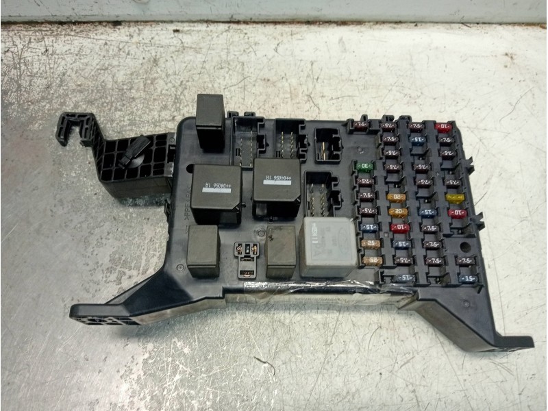 Recambio de caja reles / fusibles para ford mondeo berlina (ge) ambiente (06.2003) (d) referencia OEM IAM 4S7T14A073AA 4A1030268