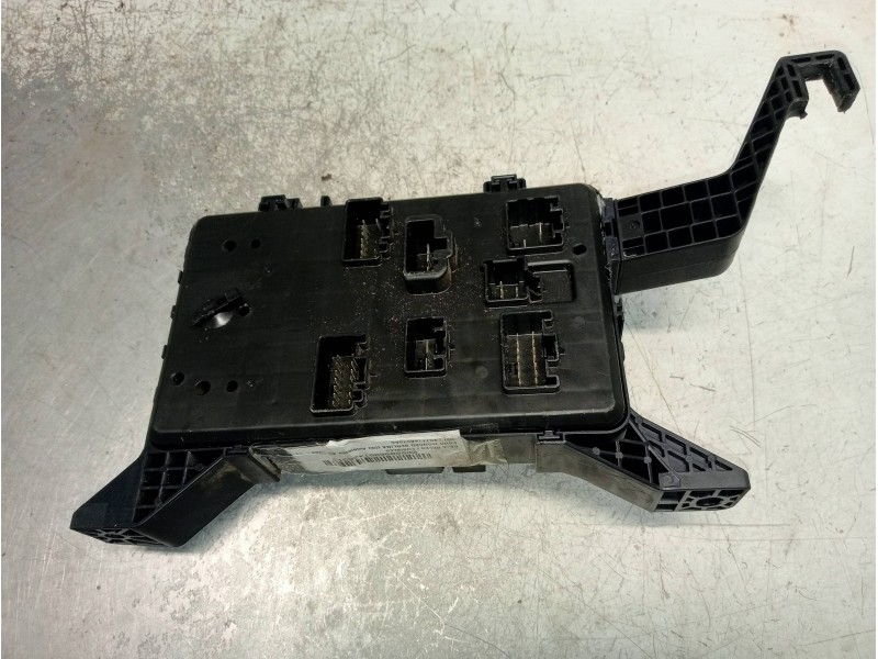 Recambio de caja reles / fusibles para ford mondeo berlina (ge) ambiente (06.2003) (d) referencia OEM IAM 4S7T14A073AA 4A1030268