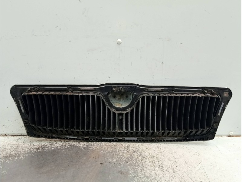 Recambio de rejilla delantera para skoda octavia berlina (1z3) 1.9 tdi referencia OEM IAM 1Z0853661 8102666 