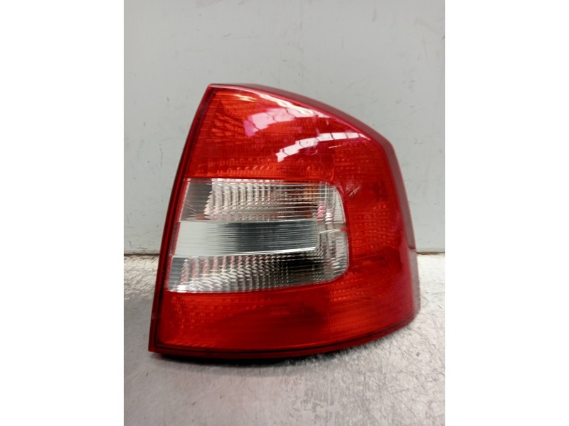 Recambio de piloto trasero derecho para skoda octavia berlina (1u2) ambiente referencia OEM IAM 086651918RB  