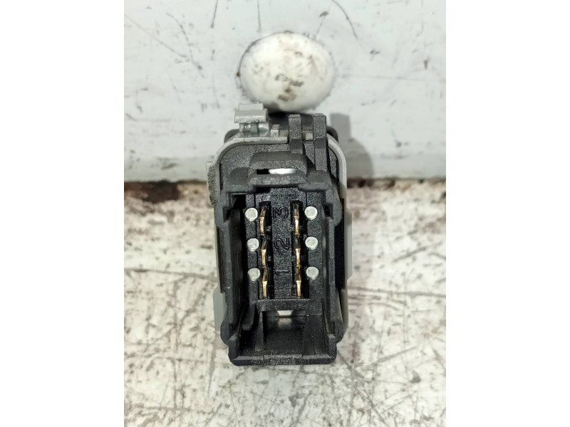 Recambio de mando elevalunas delantero derecho para renault clio iii confort dynamique referencia OEM IAM 28082  