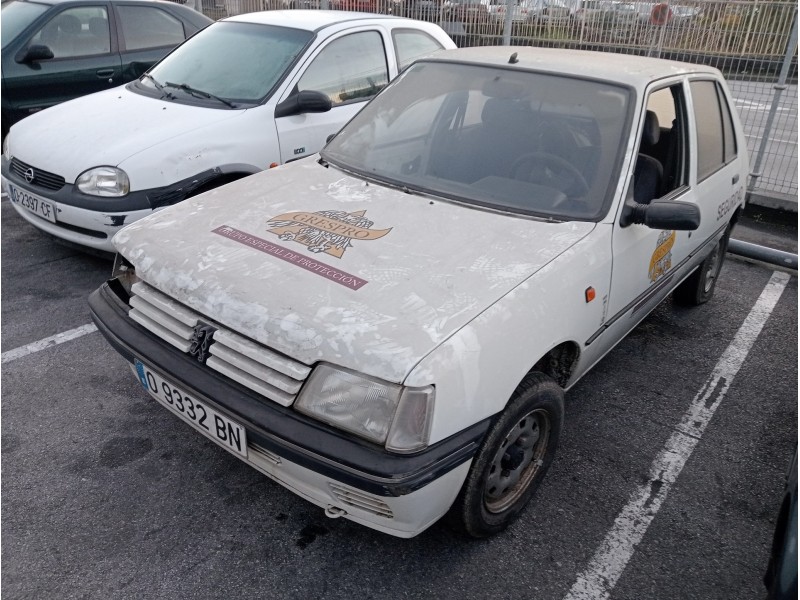 peugeot 205 berlina del año 1995