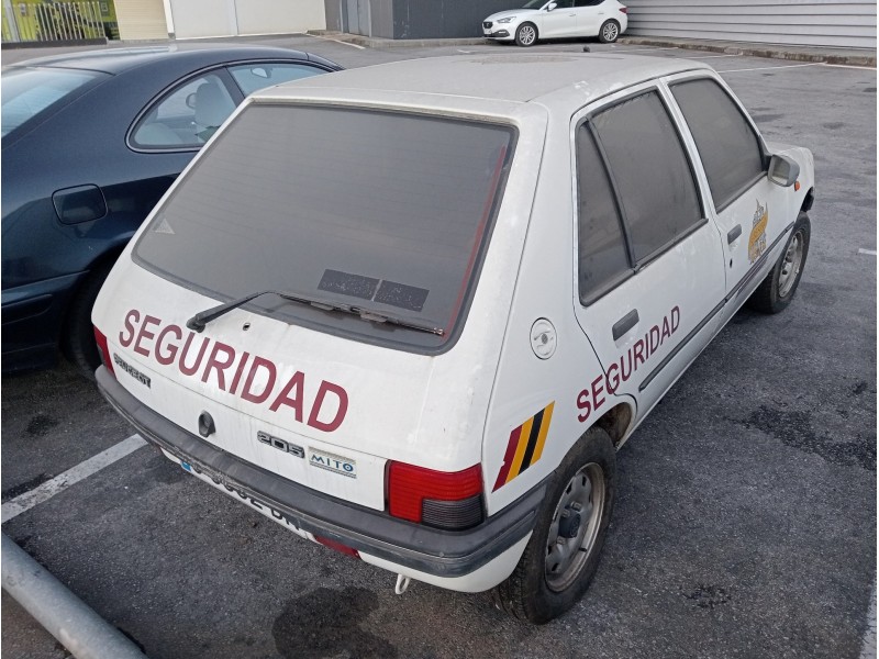peugeot 205 berlina del año 1995