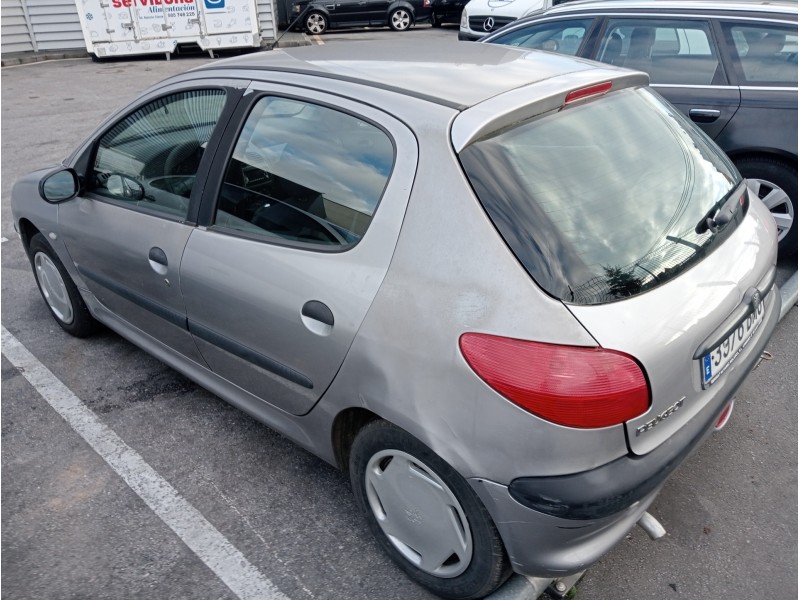 peugeot 206 berlina del año 2001