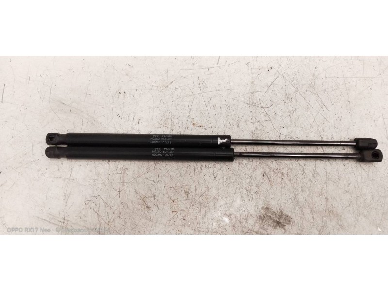 Recambio de amortiguadores maletero / porton para kia sportage drive 4x2 referencia OEM IAM 817803W000 817703W000 