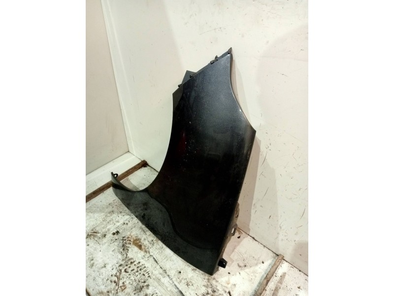 Recambio de aleta delantera izquierda para renault scenic iii dynamique referencia OEM IAM   