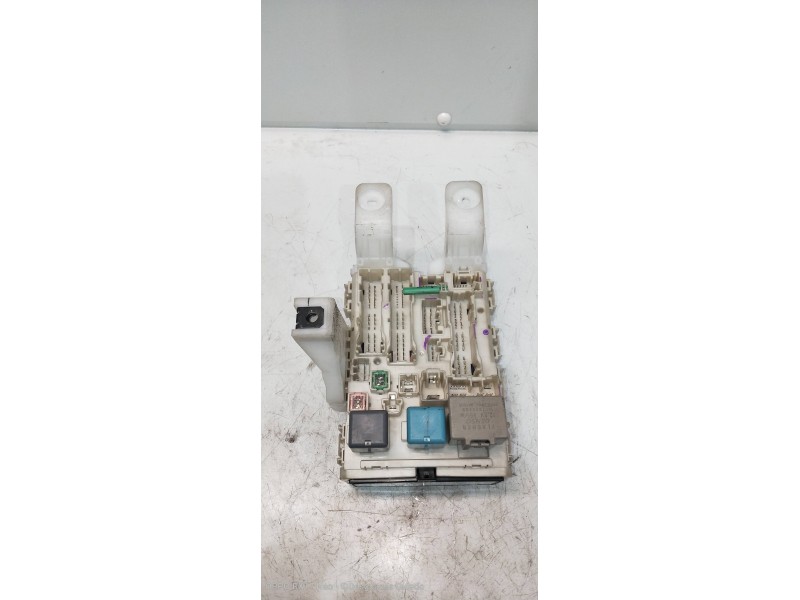Recambio de caja reles / fusibles para toyota prius (nhw20) basis referencia OEM IAM 8273047290 18376H30 
