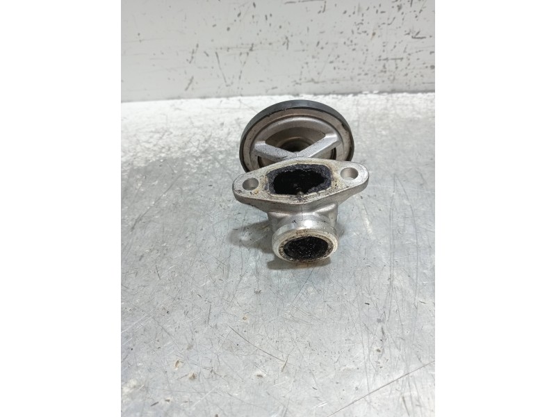 Recambio de valvula egr para volkswagen polo (9n1) trendline referencia OEM IAM 72247704 038131501 AG 